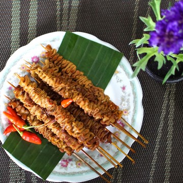  Sate Usus Bumbu Asem